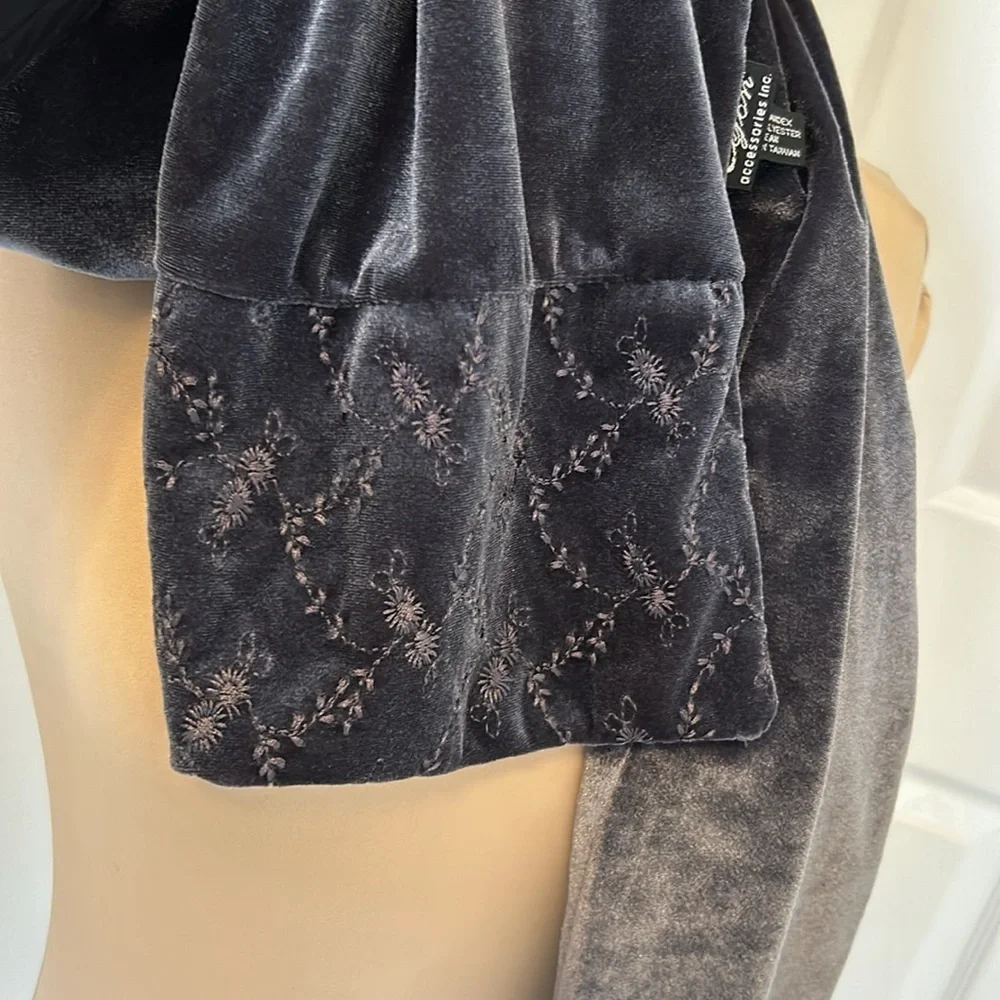 Cejon Gray Velvet Embroidered Scarf